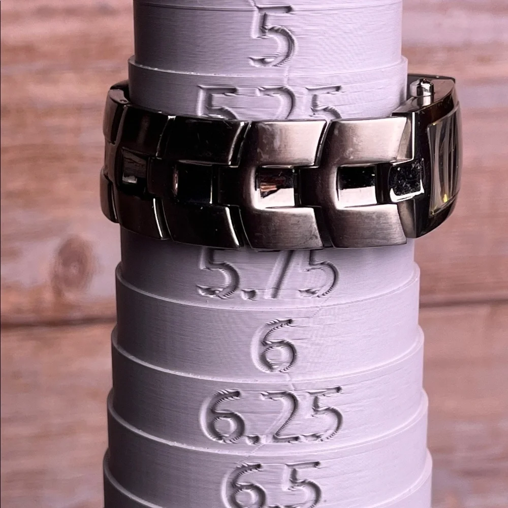 DKNY Ladies Silver Watch NEW BATTERY